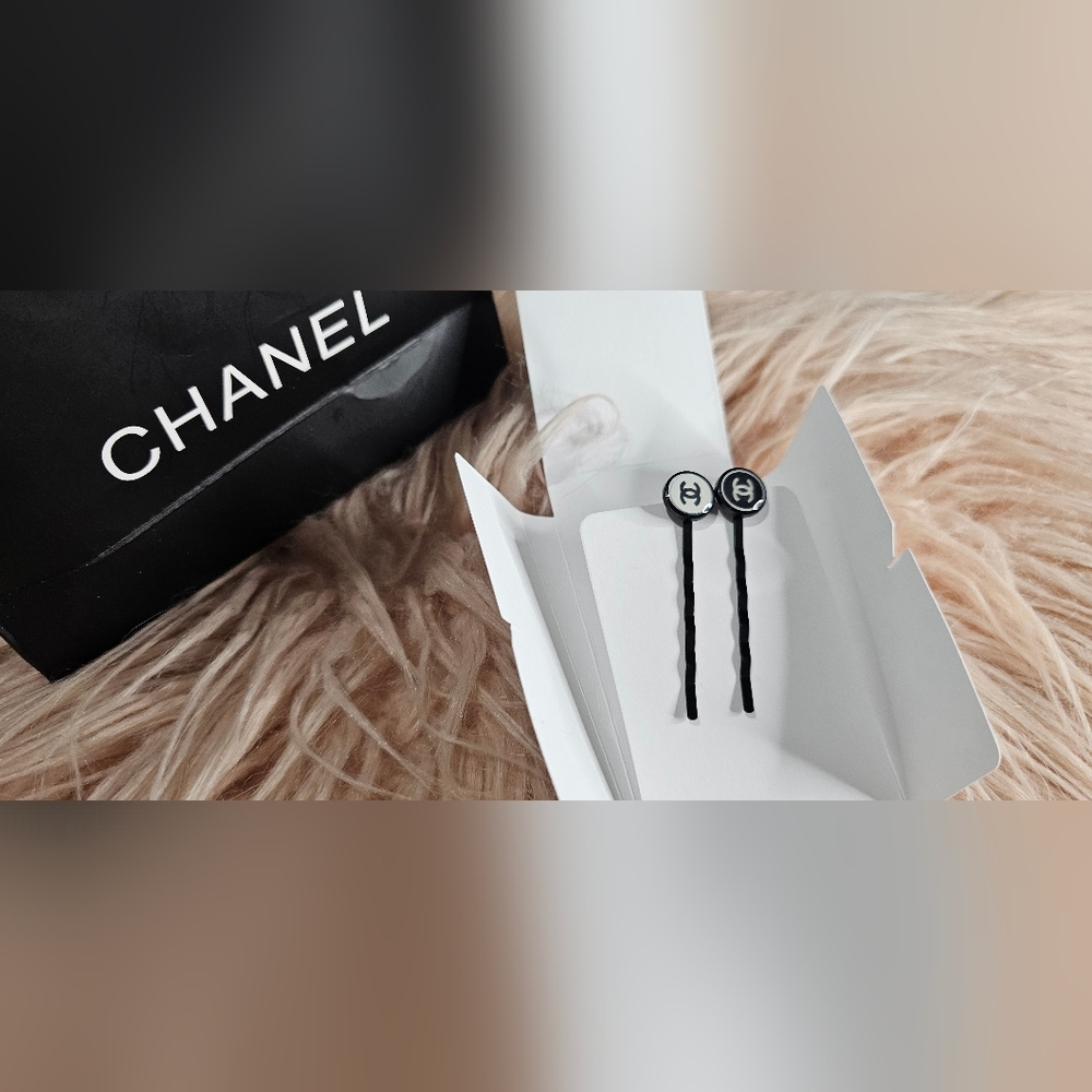 CHANEL Monochrome Logo Hair Pins